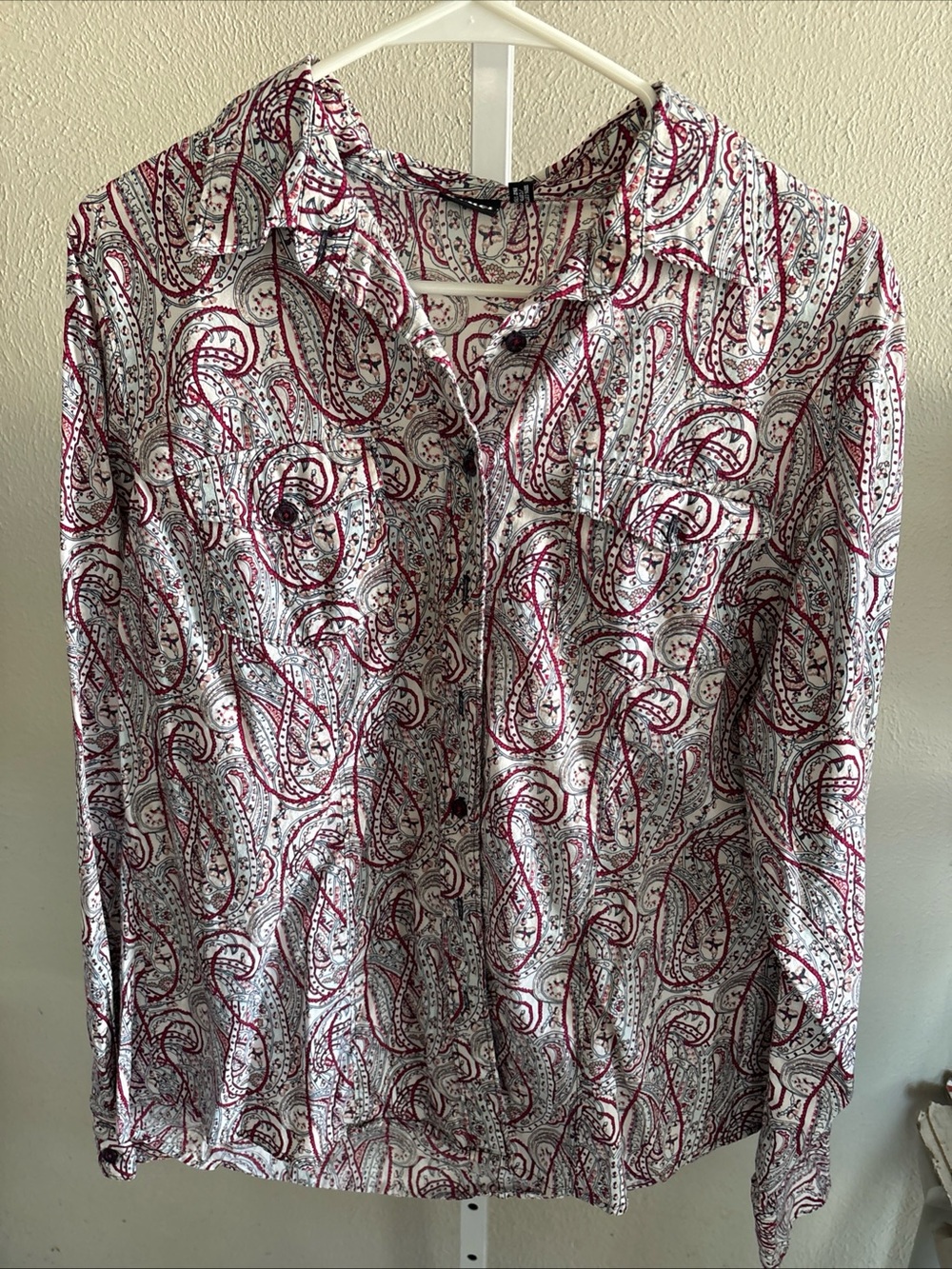 Women’s  Long-Sleeve Paisley Button-Up Shirt - White & Burgundy Size XL